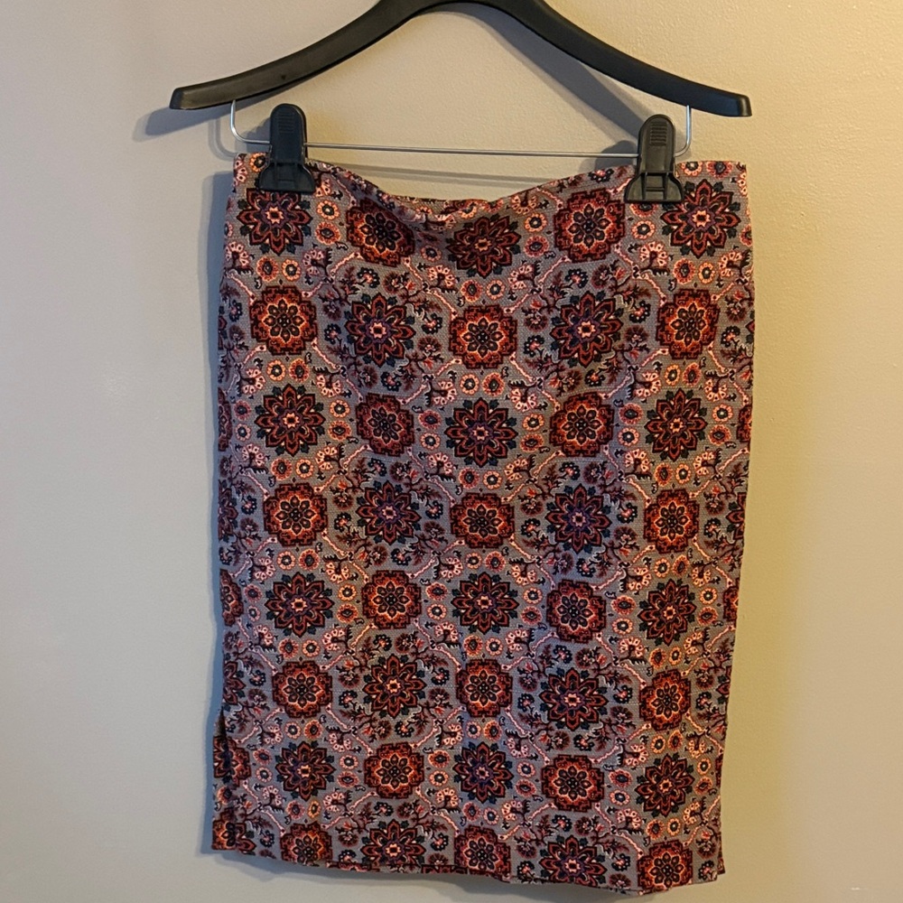 LOFT Outlet tapestry floral cotton pencil skirt.  Size 8